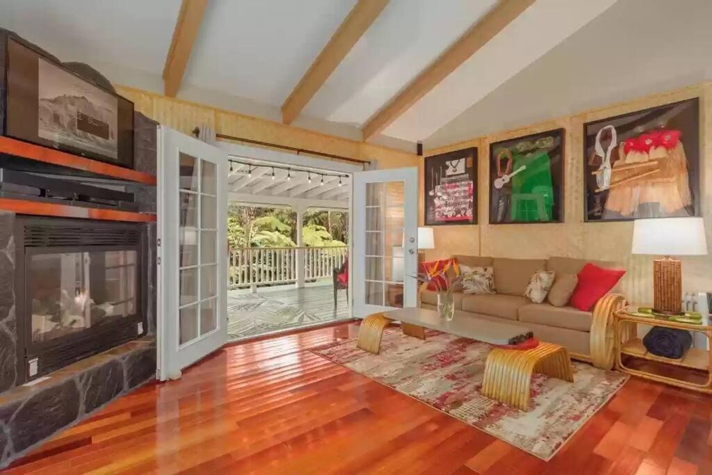 Hau'Oli Place Tiki Cottage In Volcano Eksteriør bilde